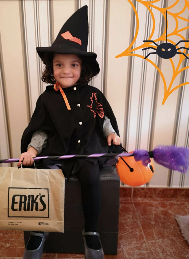 Niña disfrazada halloween Eriks